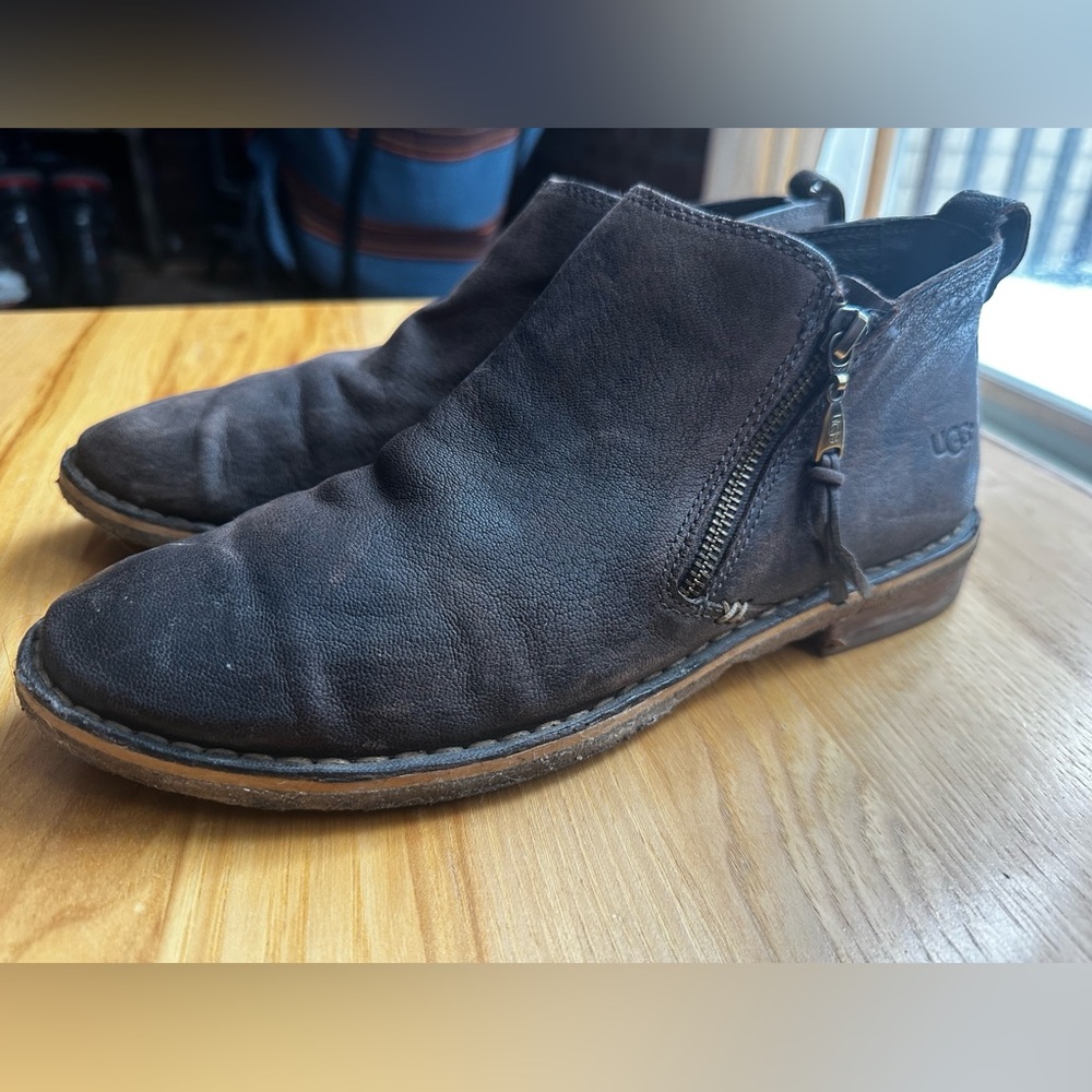 UGG Men's Dark Brown Chukka Boots